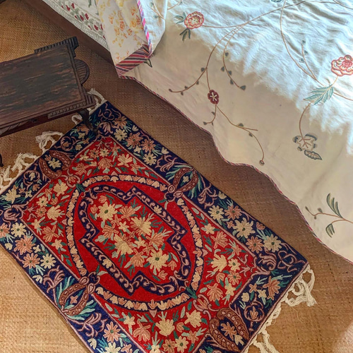 30%Off】カシミールの手刺繍ラグ カーペット・絨毯・ラグ・マット