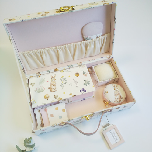 再販 トランク型お裁縫箱とお裁縫道具のセット（ カルトナージュ