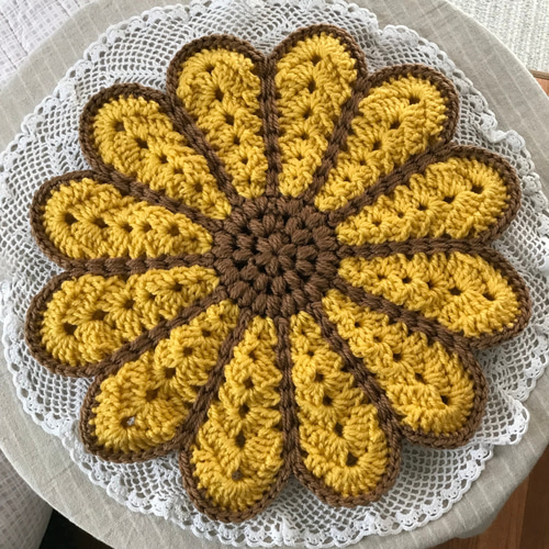 お花の円座☆座布団 編み物（イエロー） クッション・クッションカバー