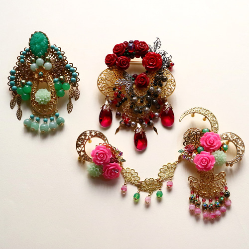 西太后＊ブローチ 緑 グリーン 翡翠色 ひすい色 ヴィンテージガラス