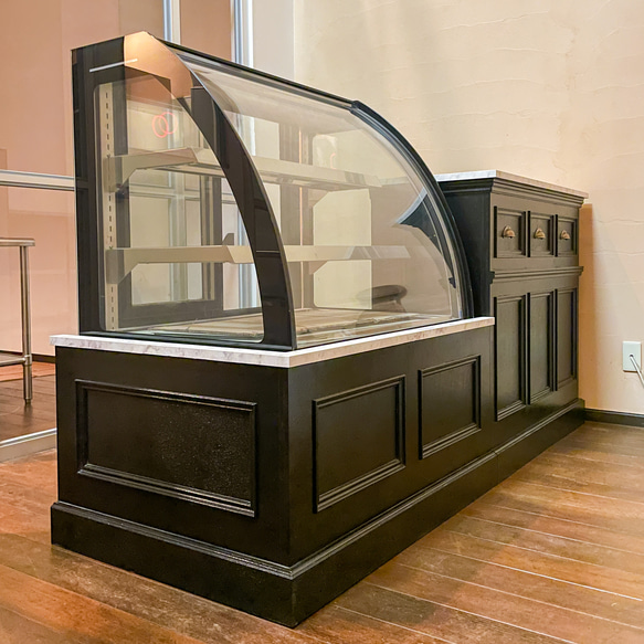 ケーキ屋さんショーケースレジカウンター（W2000ブラック・大理石天板