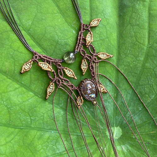 カラフルな木の実♡ナチュラルボルダーオパール マクラメネックレス 02