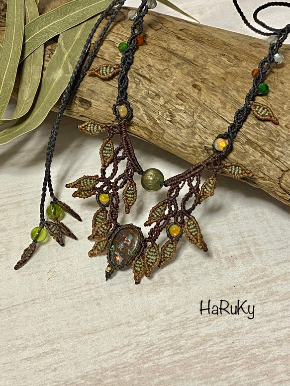 カラフルな木の実♡ナチュラルボルダーオパール マクラメネックレス 02