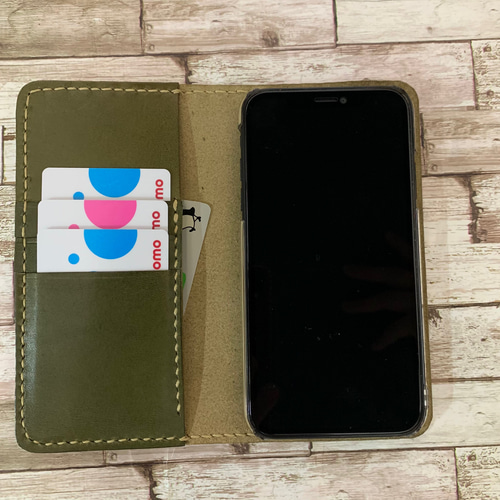 3枚ポケット付き 栃木レザーiPhoneケース オリーブ グリーン