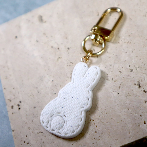 うさぎ キーホルダー 選べるパーツ ポリマークレイ リネンテクスチャー