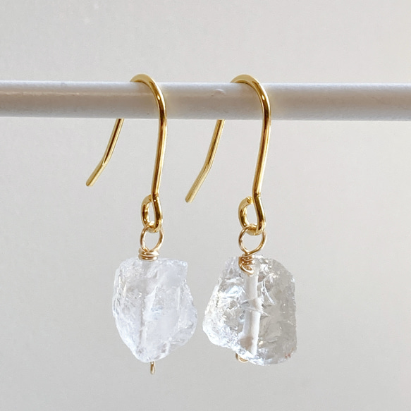 再販♡天然石ラフロック水晶の一粒ピアス/イヤリング ピアス（フック