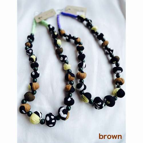 アフリカ布の『ボンボンネックレス』 ネックレス・ペンダント mi9ro