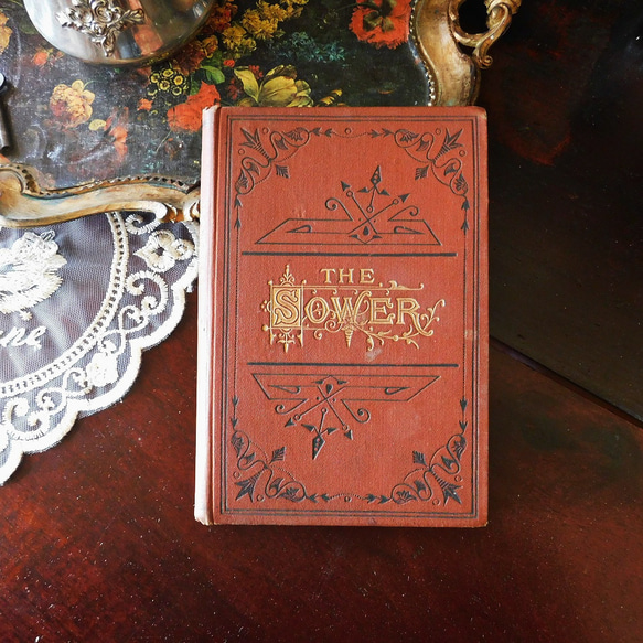 ゜+ 1900年 表紙が素敵な英国の古書 アンティークブック ヴィンテージ