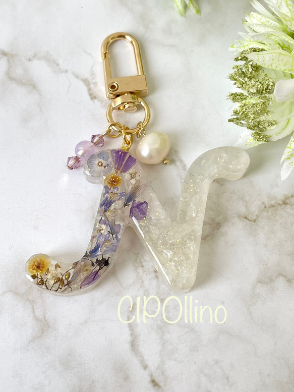 N】春をぎゅっと詰めたお花のイニシャルキーホルダー アルファベット