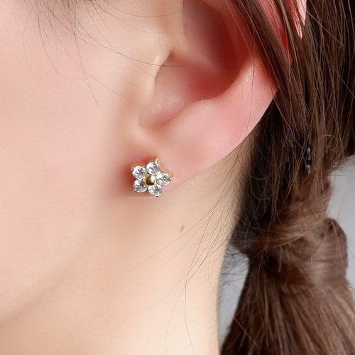 CZダイヤのフラワーピアス/イヤリング つけっぱなしOK 桜 花
