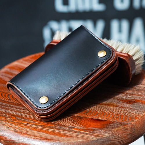 ミドル トラッカーウォレット < クロムエクセルレザー 茶芯ブラック