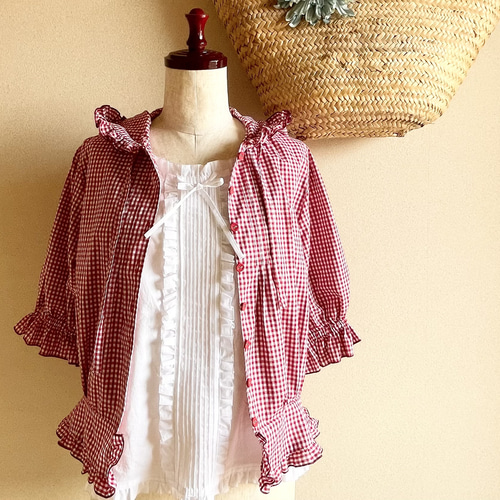 フード付五分丈袖フリルの赤ギンガムチェックオーバーブラウス