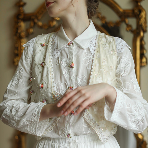手作り花ボタンとレースの襟 刺繍生地のブラウス【秋春夏】白 ブラウス
