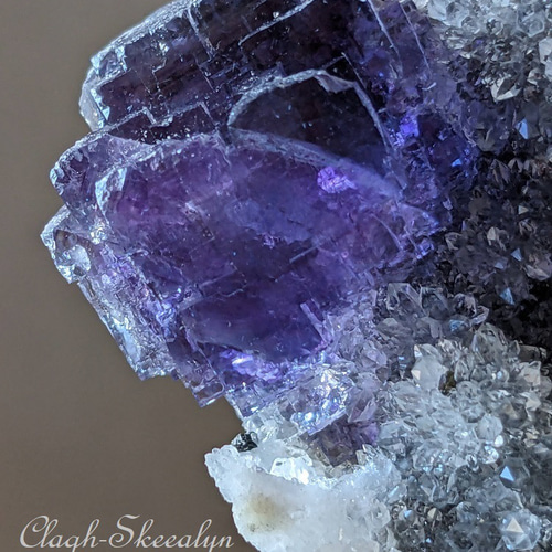 フローライトONクォーツ・原石クラスター（蛍石）Fluorite｜スペイン産