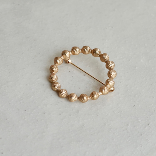 ブローチ つぶサークルブローチ ゴールド タンバリン 入園式 入学式