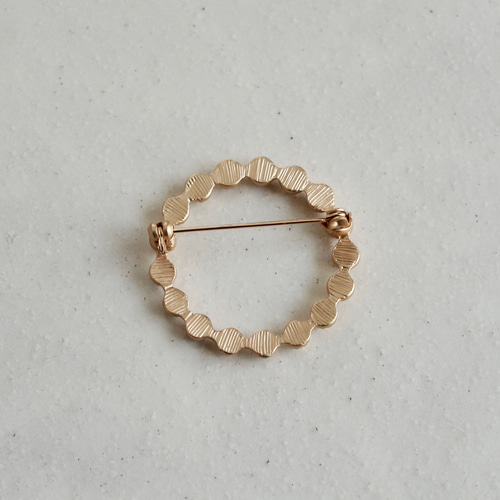 ブローチ つぶサークルブローチ ゴールド タンバリン 入園式 入学式