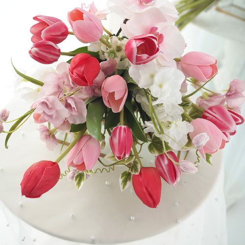 ご予約商品】胡蝶蘭とチューリップのクラッチブーケ ブーケ Stella