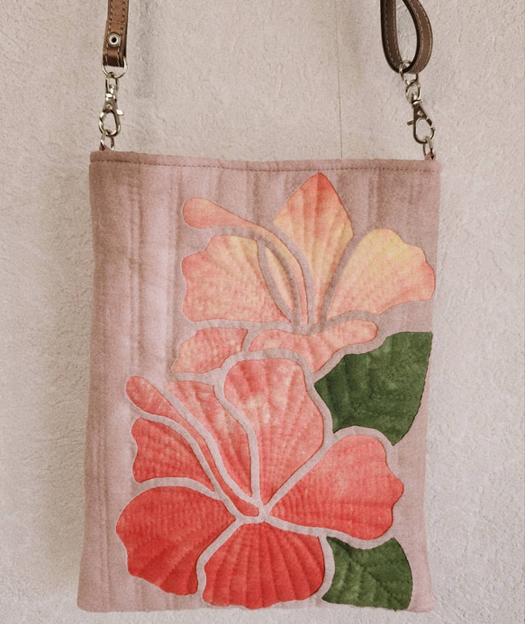 ハイビスカスのショルダーバッグ ステンドグラス ハワイアンキルト