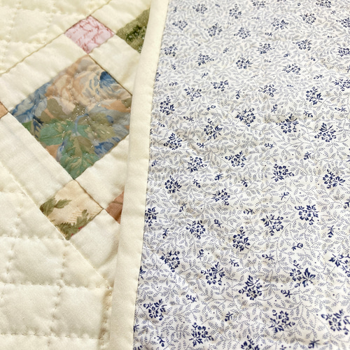 四角つなぎのパッチワークタペストリー パッチワークキルト