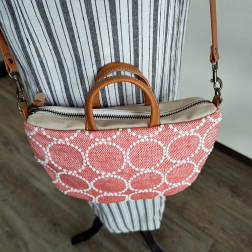 ミナペルホネン/タンバリンレッド/ミニラウンドショルダー本革キャメル