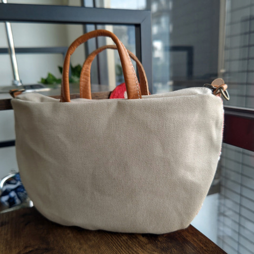 ミナペルホネン/タンバリンレッド/ミニラウンドショルダー本革キャメル