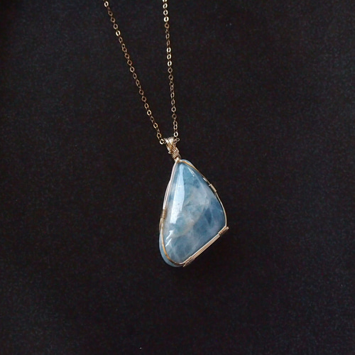 糸魚川産コン沢青翡翠の女神巻き®ペンダントトップ ペンダントトップ