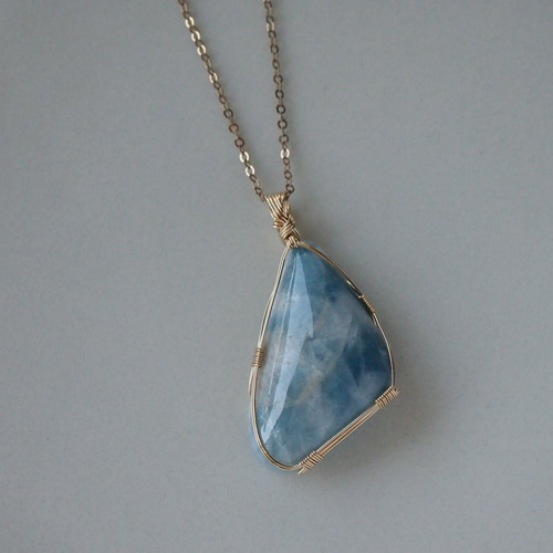 糸魚川産コン沢青翡翠の女神巻き®ペンダントトップ ペンダントトップ