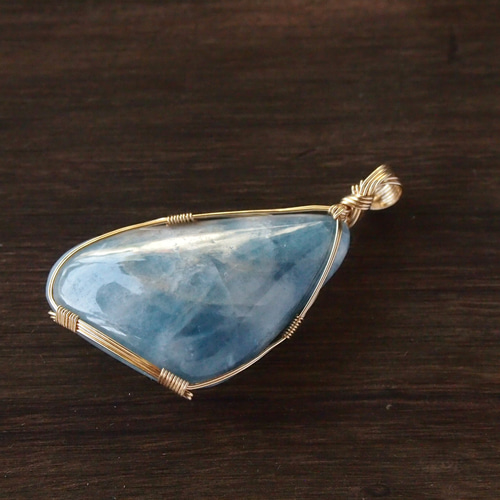 糸魚川産コン沢青翡翠の女神巻き®ペンダントトップ ペンダントトップ