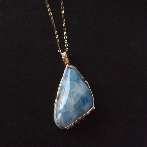 糸魚川産コン沢青翡翠の女神巻き®ペンダントトップ ペンダントトップ