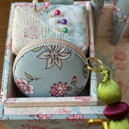 お値下げ‼︎(12月、1月限定) カルトナージュミニ裁縫箱 ブルーが