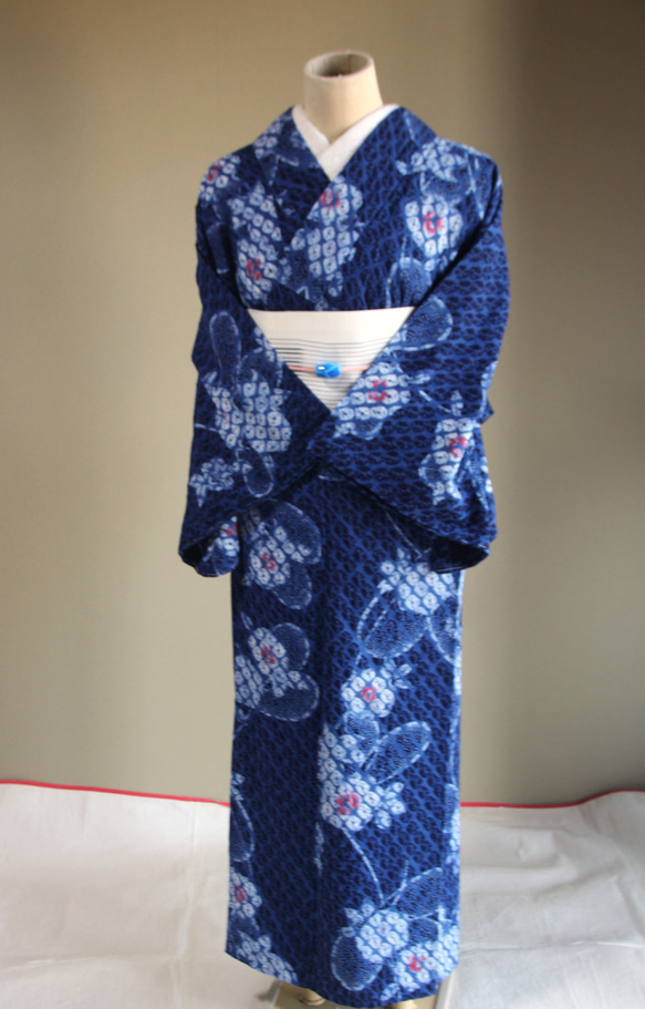 ◇絞りと染めの2重技法 浴衣◇【濃紺】希少柄 籠目の向こうに水盆の花