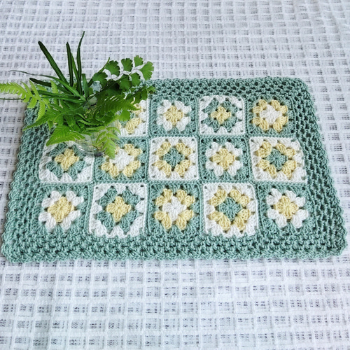 かぎ針編み グラニースクエア マルチカバー ミントグリーン＆イエロー