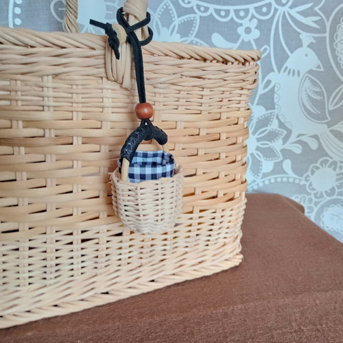 藤籠バッグ】ハンドメイド バックスキン 革 麻生地 チャーム