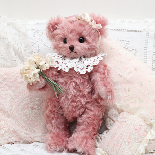 モーブピンクのふさふさモヘア製♡アンティークレースの襟を付けた