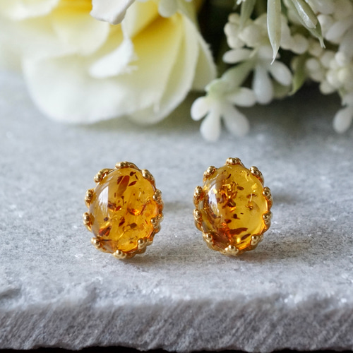送料無料】アンバー（琥珀）クラウンモチーフ スタッドピアス 18k