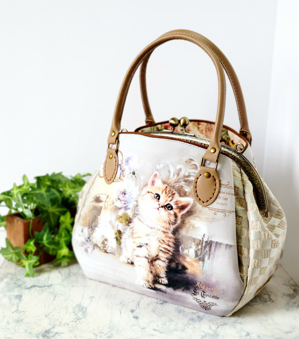 マチ付き あおりポケットのがま口バッグ(アッシュデザイン