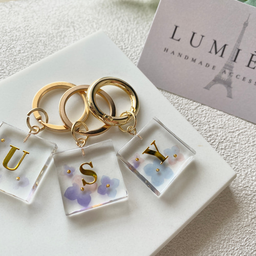 名入れ/文字入れ無料】紫陽花スクエアチャーム レジンキーホルダー