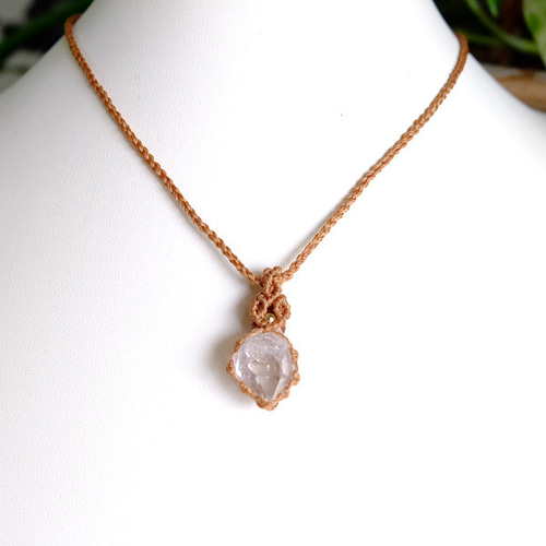 両剣水晶原石マクラメ編みペンダント（ブラジル産）小粒 良質水晶