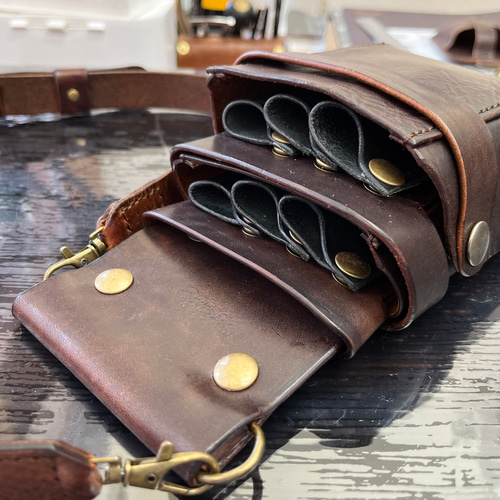 イタリアンレザーシザーケース6丁差(ショルダーかベルトをどちらか1点