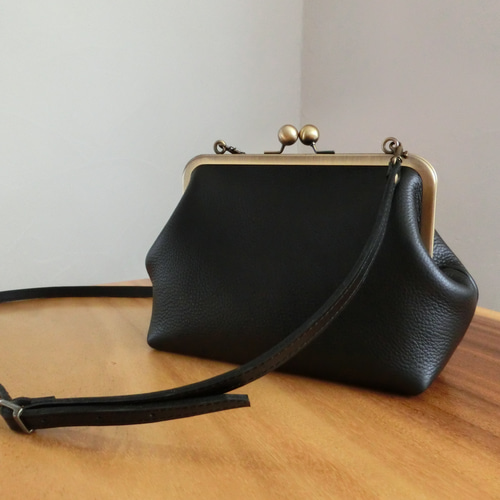 シンプルな角形がかわいい革がま口バッグ ショルダーバッグ Niger