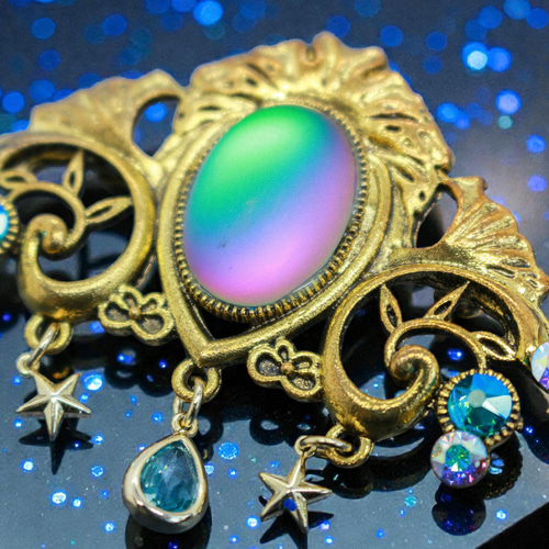 幻想的な虹色の海 〜チェコガラスのマーメイドドリーム ブローチ