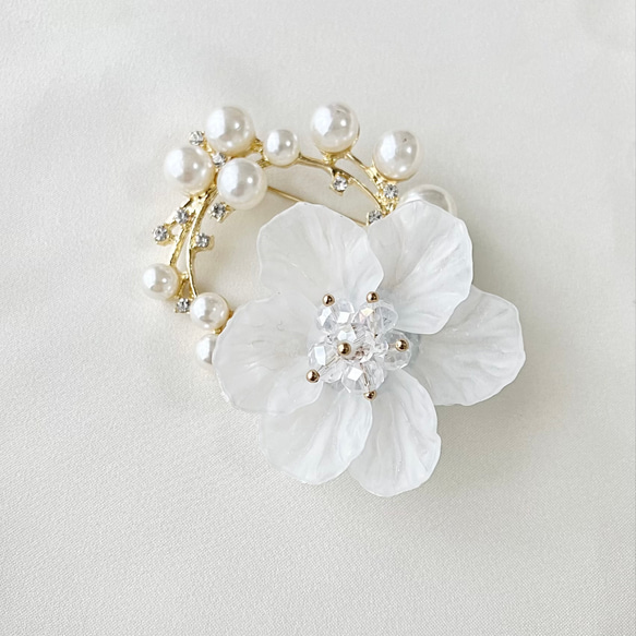 ブローチ 花 ホワイト パール ゴールド 卒業式 入学式 卒園式 入園式