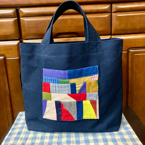 久留米絣のカラフルパッチワークポケットが付いた帆布のトートバッグ