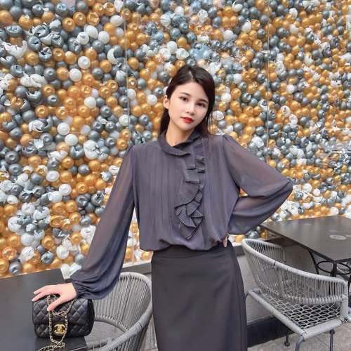 ジョーゼットシルク100%】フリルとシースルー袖のフェミニンブラウス