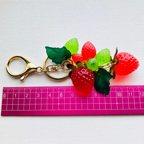 鈴なりいちごのキーホルダー キーホルダー sorarium 通販 17216249