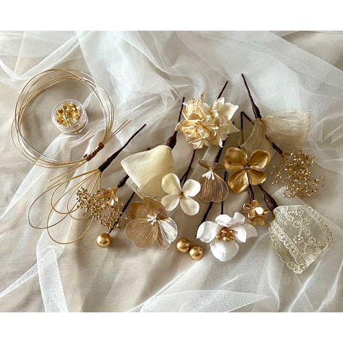 送料無料》＊限定価格＊ゴールドフラワーとリボンの髪飾り＊卒業式