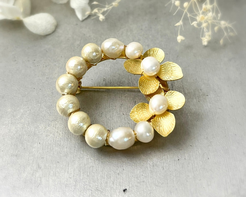 ゴールド花×コットンパール×淡水パールのブローチ お出かけ