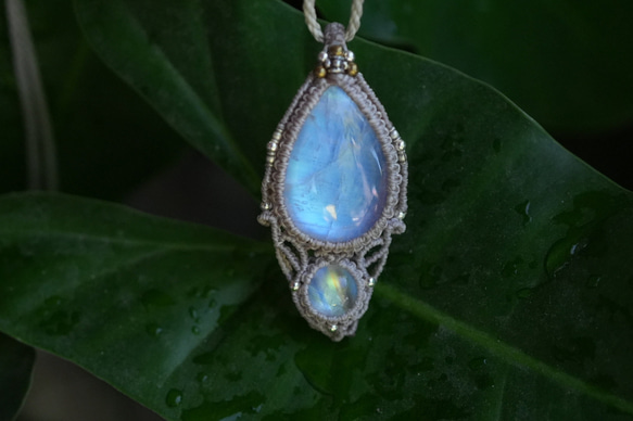 虹色天国☆透明ダブル☆レインボームーンストーン マクラメネックレス