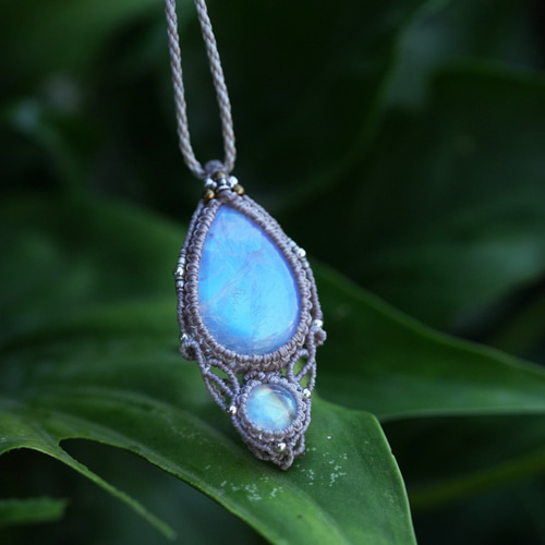 虹色天国☆透明ダブル☆レインボームーンストーン マクラメネックレス