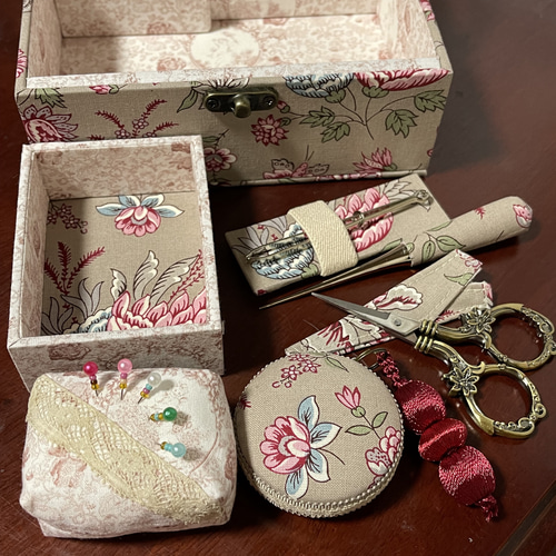 カルトナージュ ミニ裁縫箱 お色がアンティーク風で可愛い‼︎ レース